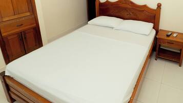 Basic Single Room | Free WiFi, bed sheets