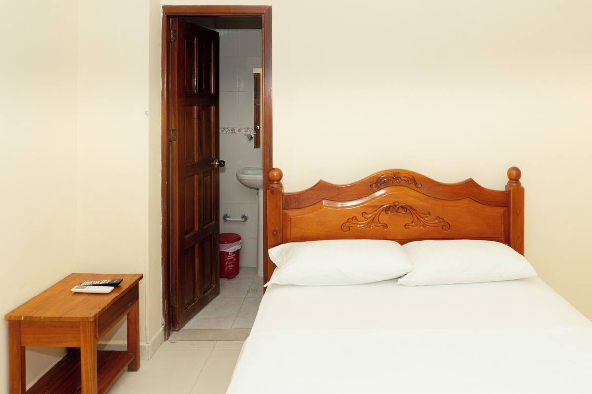 Basic Single Room | Free WiFi, bed sheets