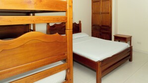 WiFi (free), bed sheets - Hotel Gaira Mar (Santa Marta)