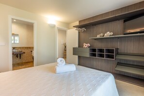 2 bedrooms, iron/ironing board, travel cot, free WiFi