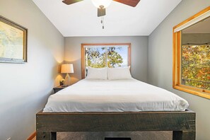 House (4 Bedrooms) | Interior - Cabin in the Sky by Avantstay Deck w/ Views (Leicester)