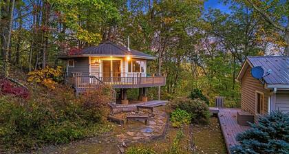 Cabin in the Sky by Avantstay Deck w/ Views