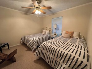 3 室のベッドルーム、アイロン / アイロン台、WiFi、ベッドシーツ