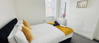 Holly House | 2 Bedrooms | Sleeps 3 | Free Parking
