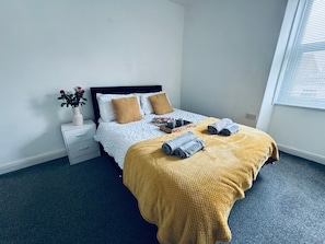 2 chambres, fer et planche à repasser, Wi-Fi gratuit, draps fournis