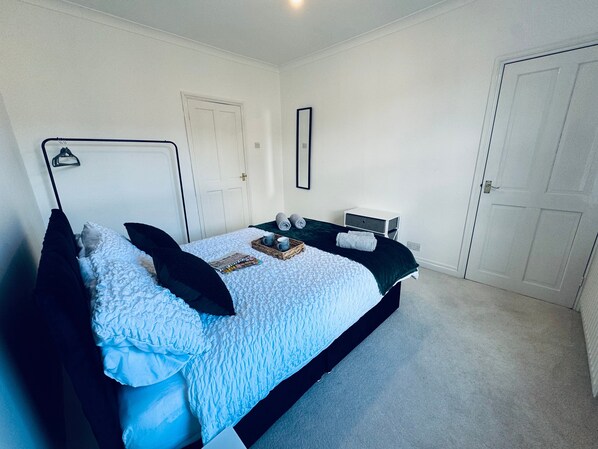 2 bedrooms, iron/ironing board, free WiFi, bed sheets