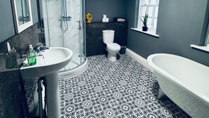 Bathroom - Queens Townhouse - 4 Bed (Whitehaven)