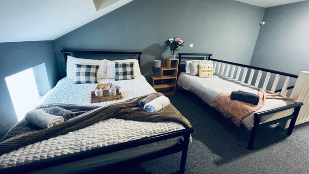 Room - Queens Townhouse - 4 Bed (Whitehaven)