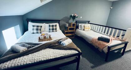 Queens Townhouse - 4 Bed