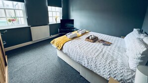 Room - Queens Townhouse - 4 Bed (Whitehaven)