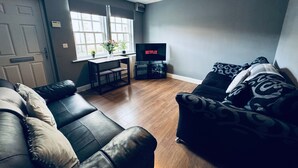Living area - Queens Townhouse - 4 Bed (Whitehaven)