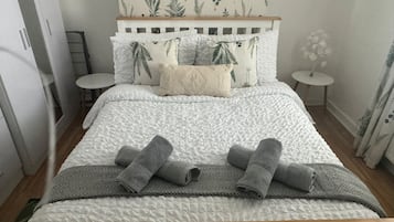 3 bedrooms, iron/ironing board, free WiFi, bed sheets