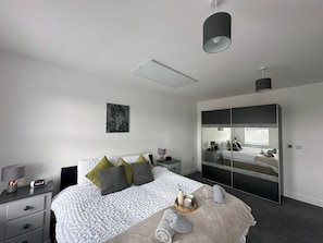 2 bedrooms, iron/ironing board, WiFi (free), bed sheets