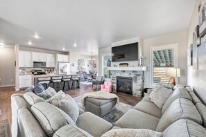 Fernseher, Kamin, Arbeitsbereiche