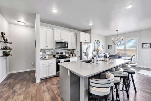 Spacious 3-BR Home near Lambeau!