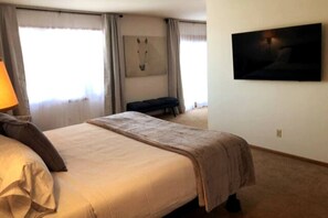 3 bedrooms, desk, iron/ironing board, free WiFi