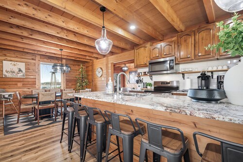 Lake Norman Retreat w/ Dock, Game Room & Hot Tub