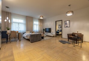 Smart TV - Chic & Central New Town Apartment by Subway (Prague)