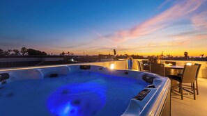 Interior - Sunset Serenity by Avantstay Rooftop w/ Hot Tub & Fire Pit, 3 Blocks to Beach! (Grover Beach)