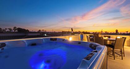 Sunset Serenity by Avantstay Rooftop w/ Hot Tub & Fire Pit, 3 Blocks to Beach!