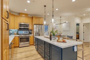 Interior - Sunset Serenity by Avantstay Rooftop w/ Hot Tub & Fire Pit, 3 Blocks to Beach! (Grover Beach)