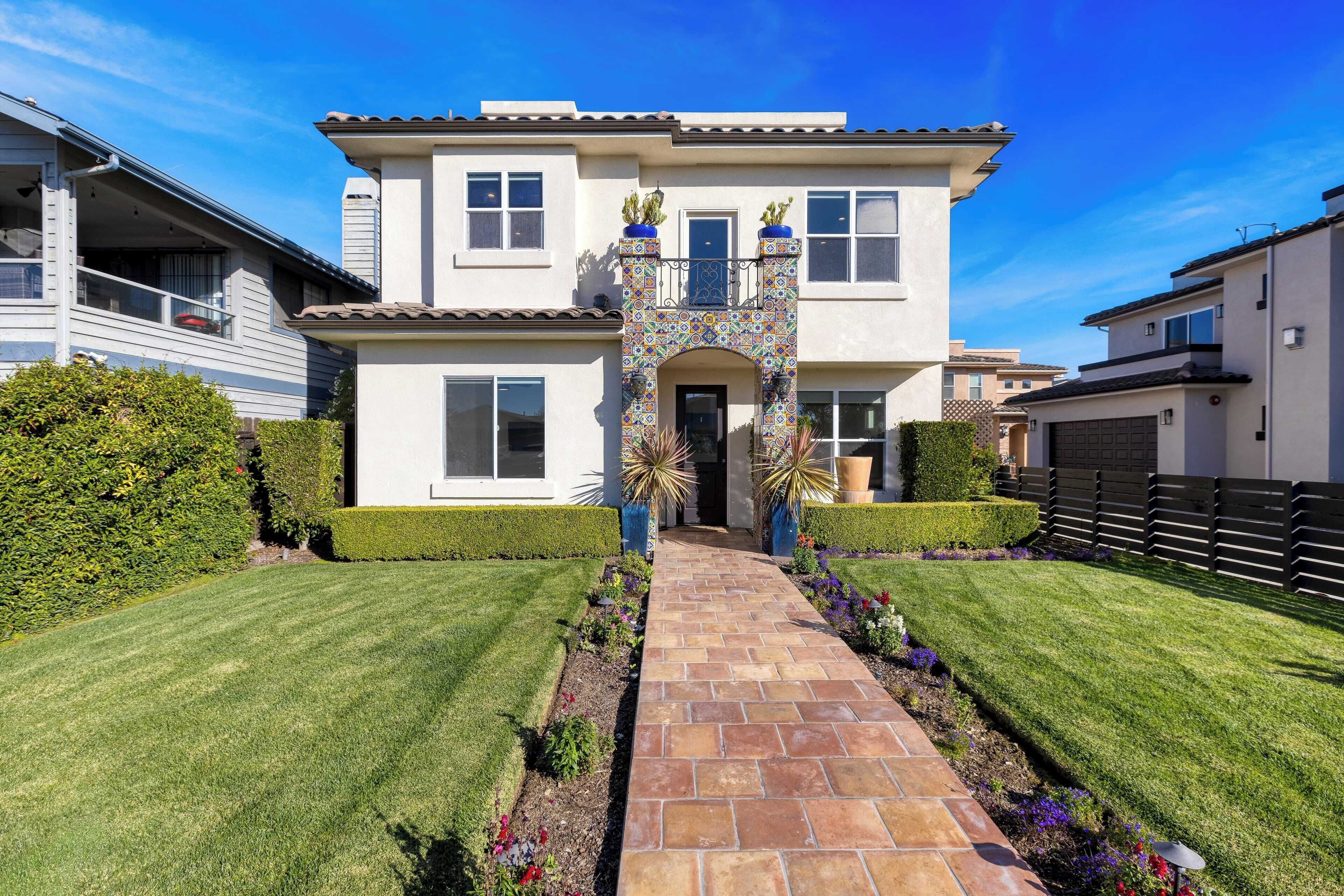 House (4 Bedrooms) | Front of property