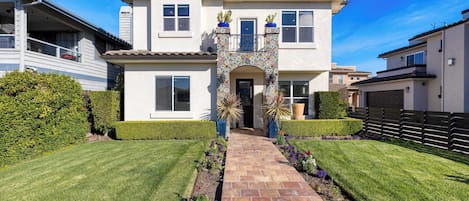 House (4 Bedrooms) | Front of property