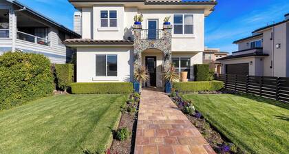 Sunset Serenity by Avantstay Rooftop w/ Hot Tub & Fire Pit, 3 Blocks to Beach!