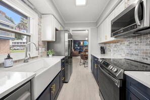 Private kitchen - NEW Calle De Santiago in the Heart of Pensacola!
(Pensacola)