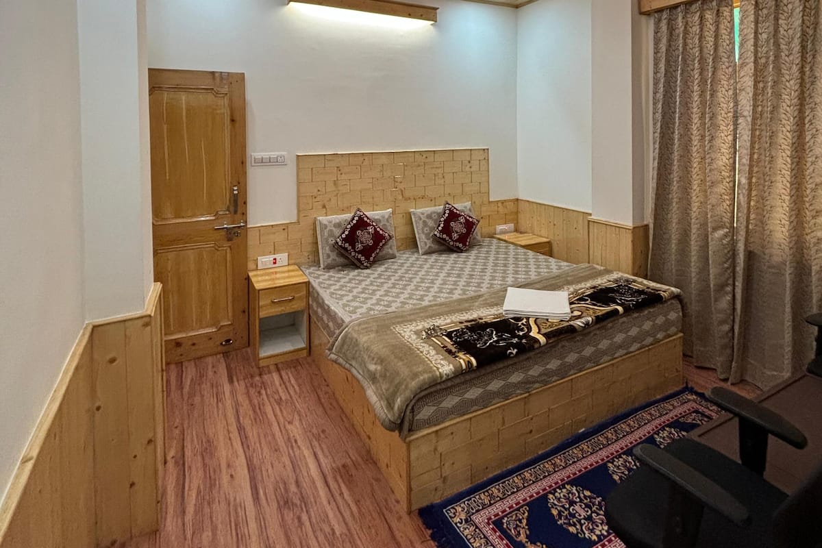Luxury Room | Meja, ruang kerja komputer riba, Wi-fi percuma
