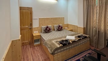 Luxury Room | Desk, laptop workspace, free WiFi