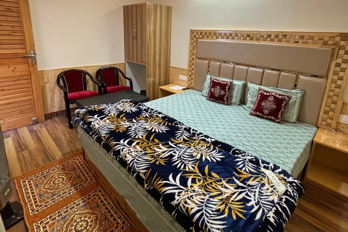 Luxury Room, Balcony, Mountain View | Meja, ruang kerja komputer riba, Wi-fi percuma