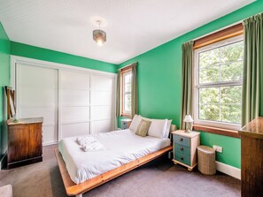 6 bedrooms, free WiFi, bed sheets