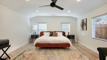 4 bedrooms, desk, iron/ironing board, travel crib