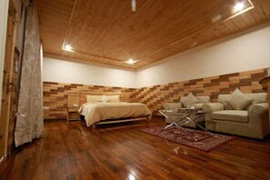 Deluxe Double Room, Mountain View | Soundproofing, iron/ironing board, free WiFi - Grey Walls Mountain Huts & Cottages (Balakot)