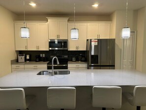 House - Gorgeous 4 BR With Pool and Lake View (Kissimmee)