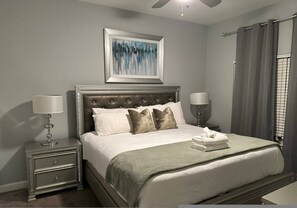 House - Gorgeous 4 BR With Pool and Lake View (Kissimmee)