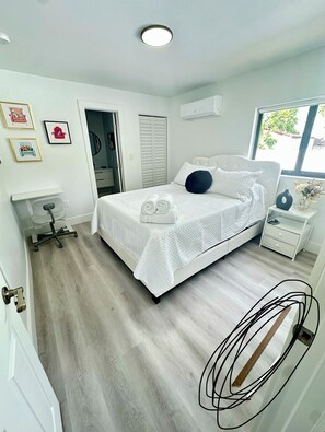 1 bedroom, desk, iron/ironing board, travel crib - Charming 1-bedroom apartment with AC, WiFi in Heart of Miami (Miami)