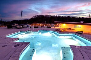 Sisäuima-allas, lämmitetty uima-allas