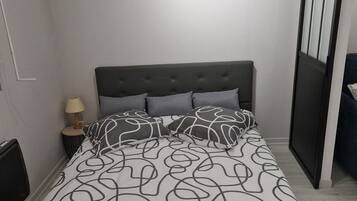 1 chambre, fer et planche à repasser, Wi-Fi, draps fournis