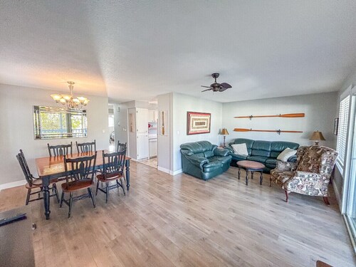 Zena's Penticton Beach Cottage