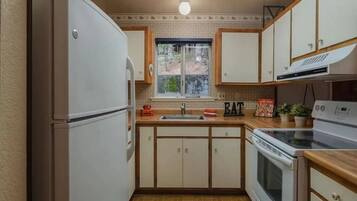 KylskÄp, mikrovÄgsugn, ugn och spishÀll