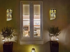 المنشأة من الداخل