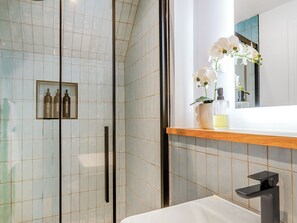 Towels - 2 bedroom accommodation in Lechlade, The Cotswolds (Lechlade, The Cotswolds)