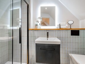 Towels - 2 bedroom accommodation in Lechlade, The Cotswolds (Lechlade, The Cotswolds)