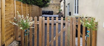 2 bedroom accommodation in Lechlade, The Cotswolds