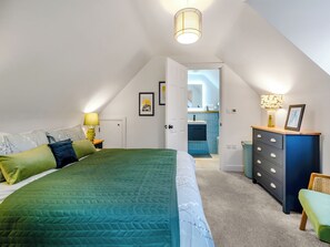 2 bedrooms, free WiFi, bed sheets - 2 bedroom accommodation in Lechlade, The Cotswolds (Lechlade, The Cotswolds)
