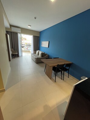 Deluxe-Apartment | 1 Schlafzimmer, kostenloses WLAN, Bettwäsche