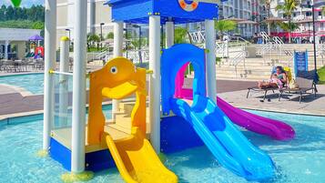 Piscina interna, 5 piscinas externas, guarda-sóis, espreguiçadeiras