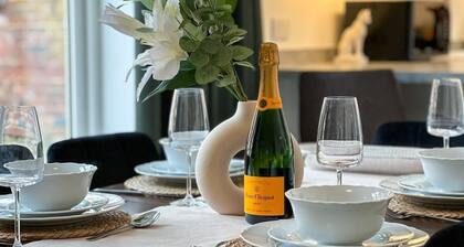 NEW Edwin Bing Mews | City Centre + FREE Parking